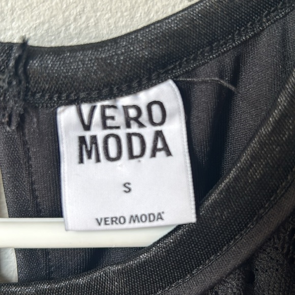 Vero Moda Black Lace Dress - Picture 3 of 3